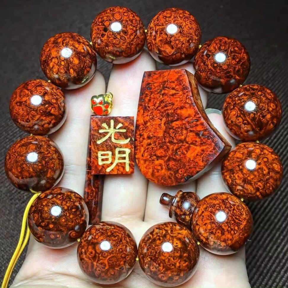 Vòng tay phong thủy đồ gỗ cao cấp