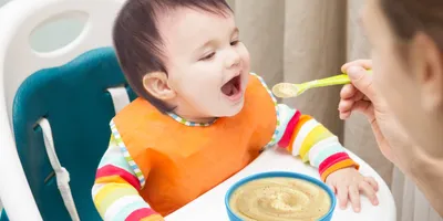 5 sai lầm thường gặp khi cho bé ăn dặm