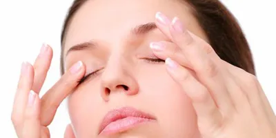 Cách đơn giản để chăm sóc đôi mắt sáng mỗi ngày