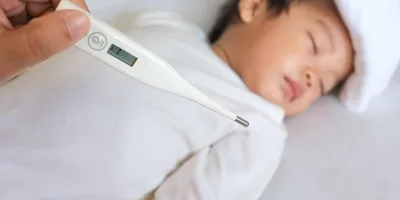 Làm gì khi trẻ bị sốt đi sốt lại nhiều lần? Những điều mẹ cần lưu ý!