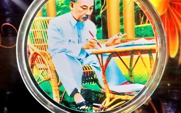 Kỷ Niệm Chương Thủy Tinh Giá Rẻ Hà Nội - Sự Lựa Chọn Đẹp Và Tiết Kiệm