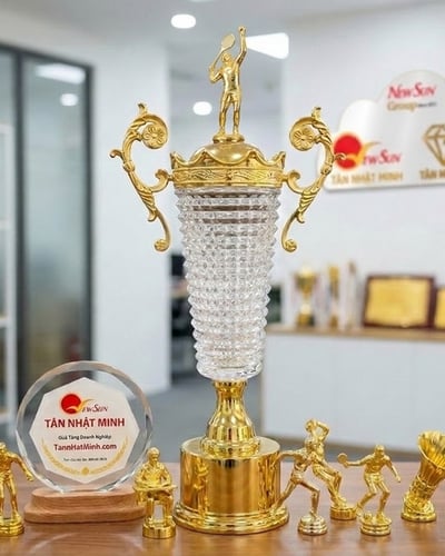 Cúp Thể Thao Cúp Kim Loại Thân Pha Lê Đẹp - Thịnh Hành Nhất