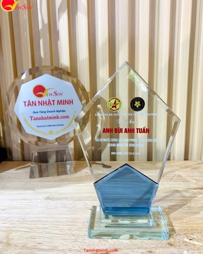 Cúp kỷ niệm chương thủy tinh In nhanh 25