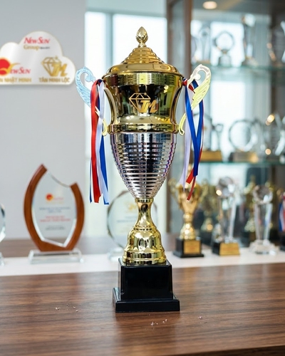 Mua cúp kim loại, Nhập trực tiếp Mẫu Thân Cao