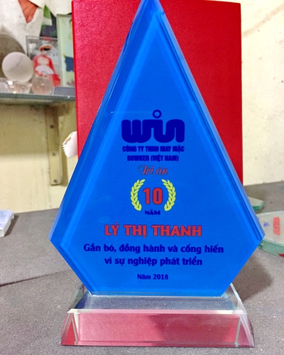 Pha lê in hình logo công ty