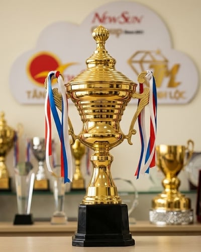 Cúp bóng đá, cúp kim loại thể thao đa Môn ĐẸP MỚI 40cm
