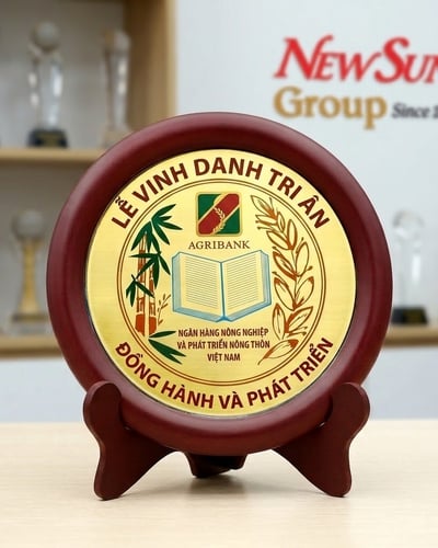 Bảng vinh danh Gỗ tròn