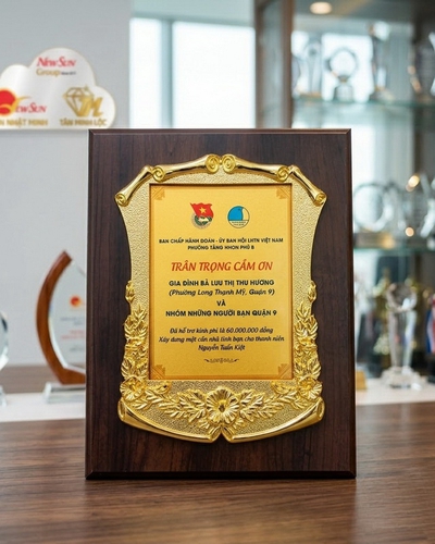 Bảng vinh danh đẹp khung nhựa