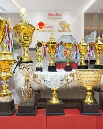 Cúp kim loại, nhựa mạ vàng - 1
