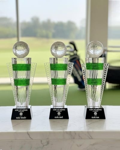 cúp golf pha le 10