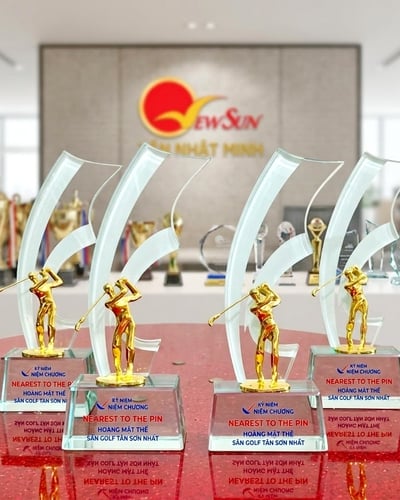 Cúp golf thiết kế theo yêu cầu 23