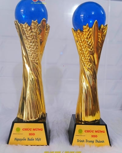 Cúp lưu niệm 21