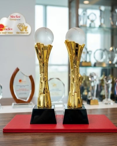 Cúp lưu niệm 8
