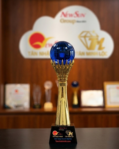 Cúp lưu niệm 18