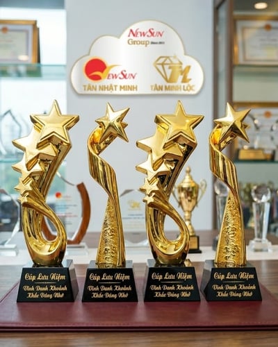 Cúp lưu niệm Ngôi sao Vàng Vinh danh 