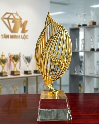Cúp lưu niệm 16