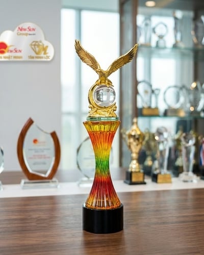 Cúp pha lê nhập -60