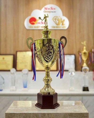 Cúp tennis, cúp cầu lông cao cấp kim loại mới nhập