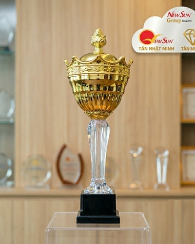 Cúp lưu niệm kim loại 