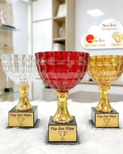 Cúp Thể Thao Thân Pha Lê Màu Đỏ, Vàng, Trong Đẹp Cao Cấp 