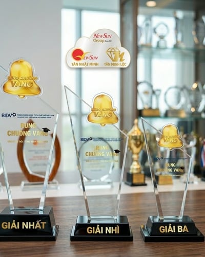 Cúp thủy tinh giá rẻ - 32