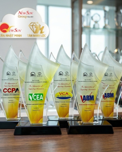 Cúp thủy tinh giá rẻ thân 2 lớp