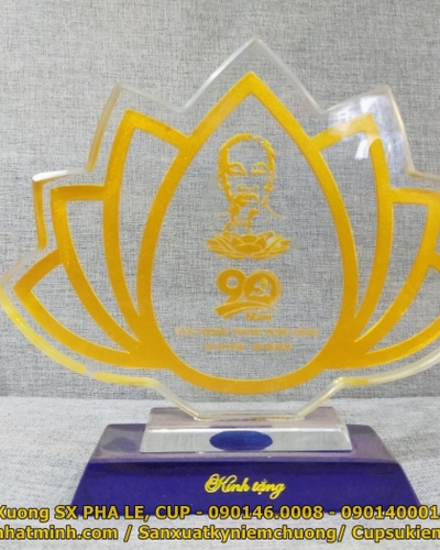 Cúp kỷ niệm chương Pha lê đẹp In nhanh 4