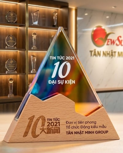 Kỷ niệm chương Pha lê đế Gỗ Tam Giác