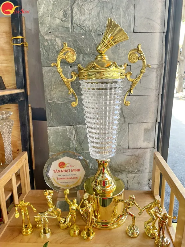 Cúp kim loại mạ vàng - 7