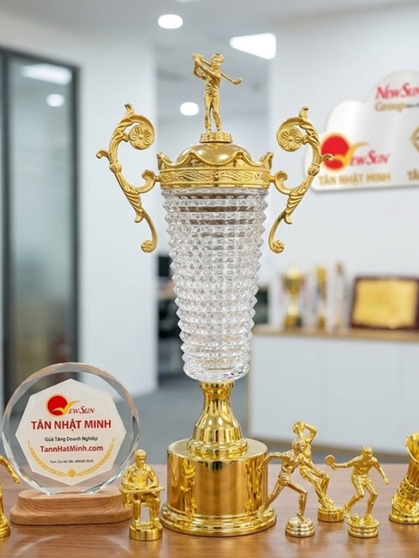 Cúp golf đẹp pha le lưu niệm mới 3