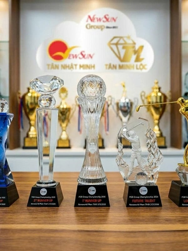 Cúp golf đẹp pha le lưu niệm mới 1