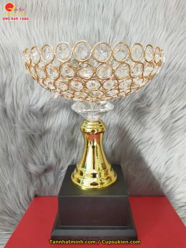 Cúp lưu niệm kim loại 23