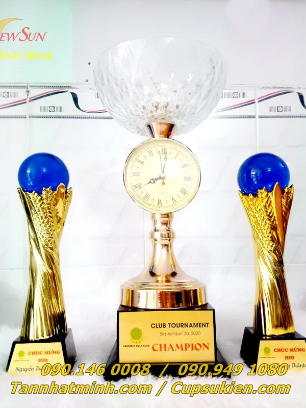 Cúp lưu niệm 18
