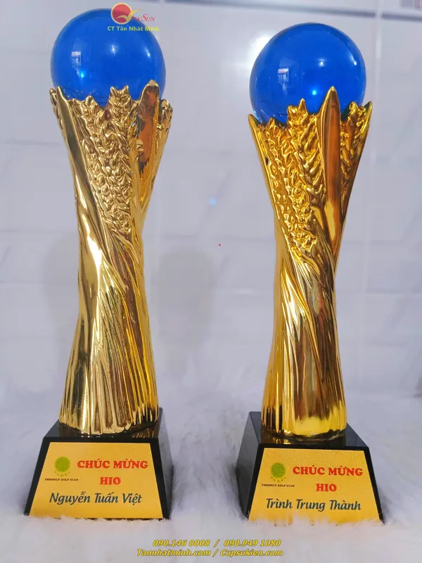Cúp lưu niệm 21