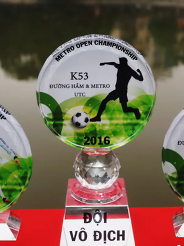 Cúp bóng đá pha lê ĐẸP (1)