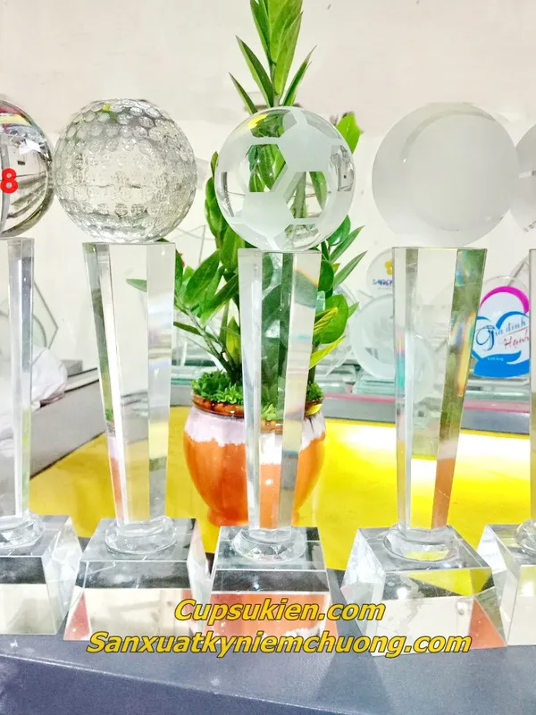 Cúp lục giác- Thay quả cầu Bóng đá, Tennis, Golf..