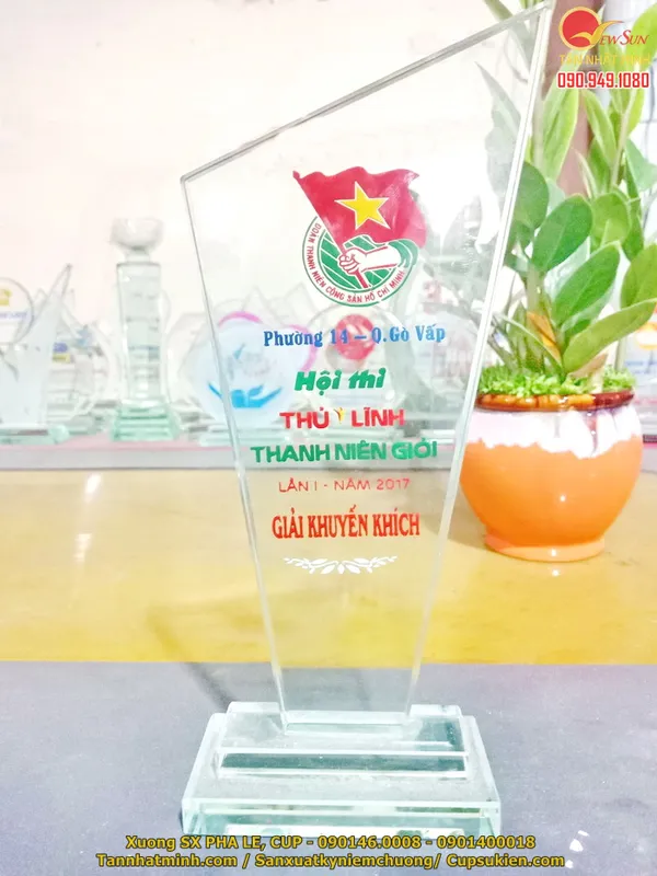 Cúp thủy tinh giá rẻ - 2