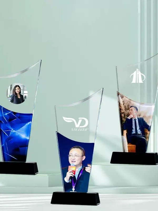 Cúp thủy tinh giá rẻ - 28