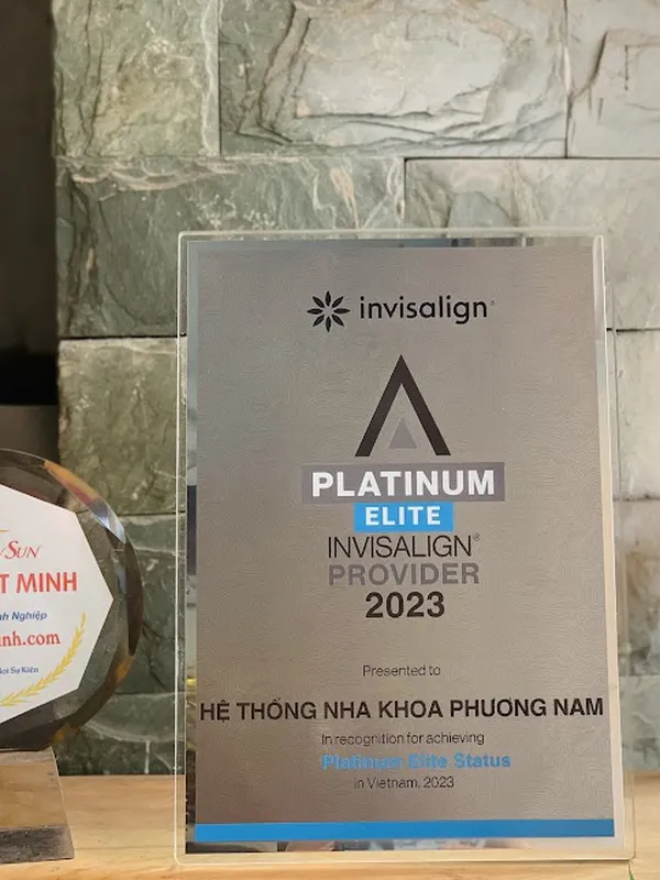 Bảng vinh danh nhân viên học sinh xuất sắc -5