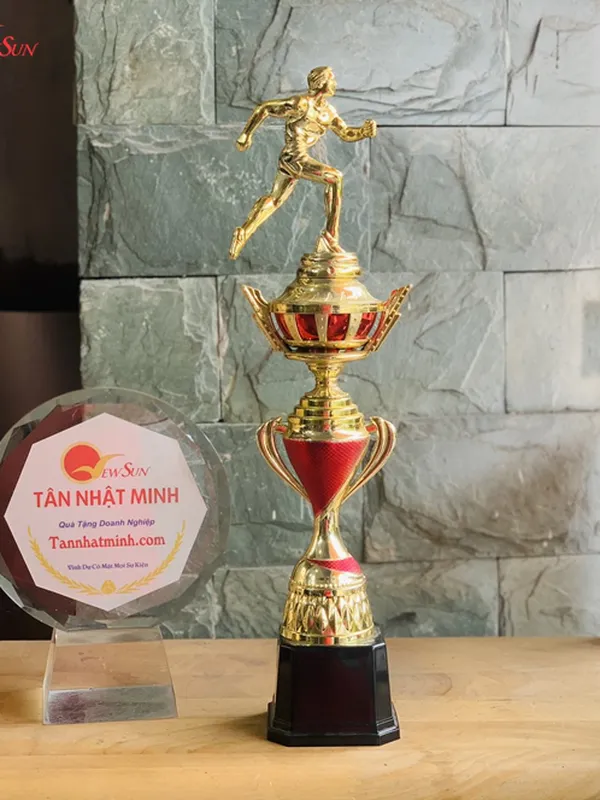 Cúp Nhựa Gắn Người Chạy Bộ (4)