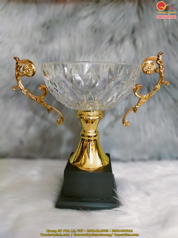 Cúp lưu niệm kim loại 19