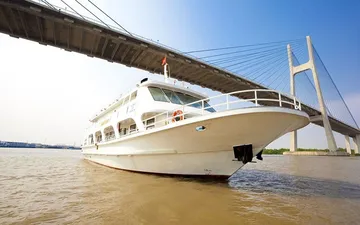 Giá vé khám phá du thuyền King Yacht đẳng cấp trên sông Sài Gòn