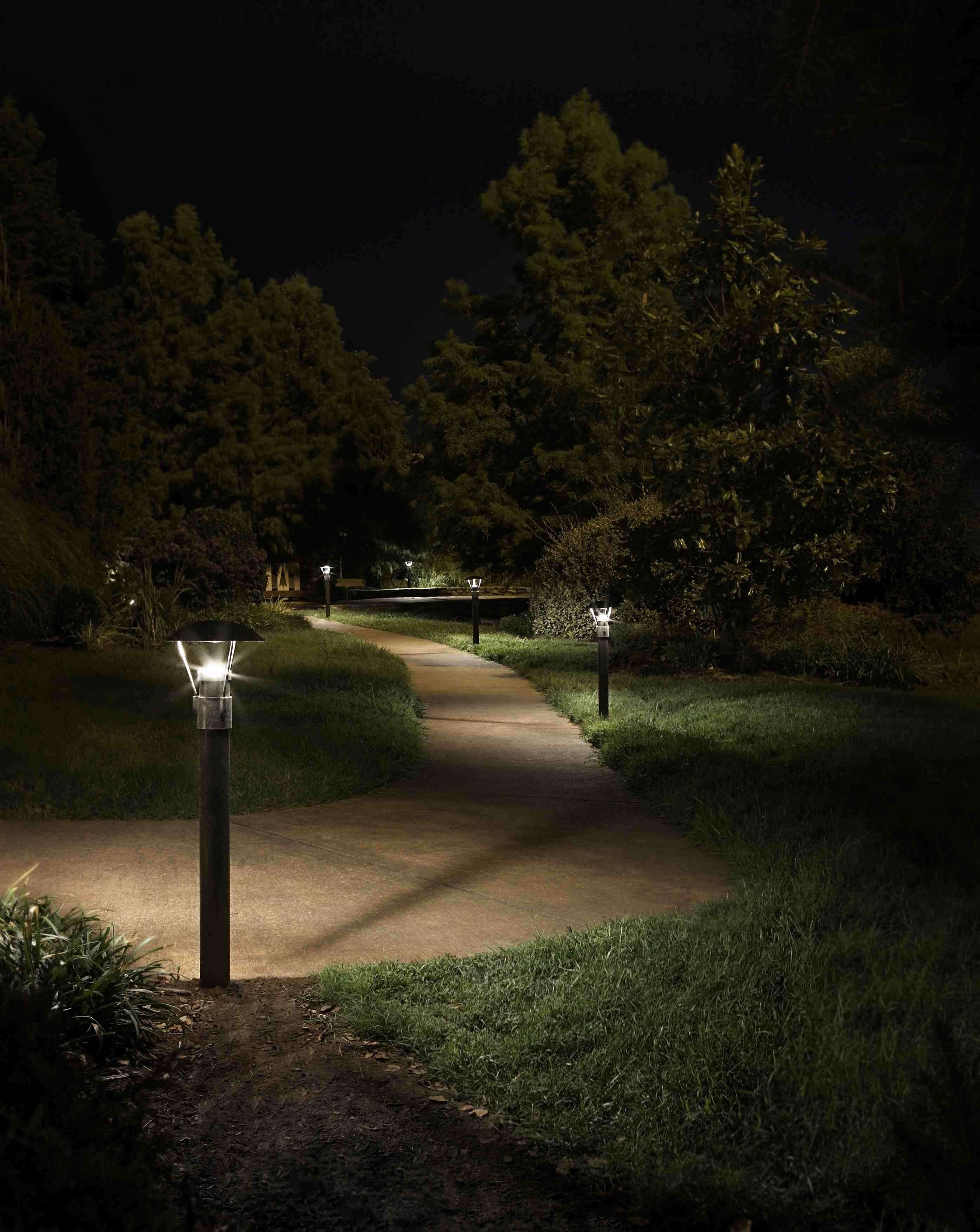 8 lý do bạn nên sử dụng đèn cảnh quan sân vườn 8 lý do bạn nên sử dụng đèn cảnh quan sân vườn