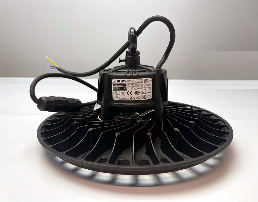 Không gian nhà xưởng hiện đại với đèn Citilight