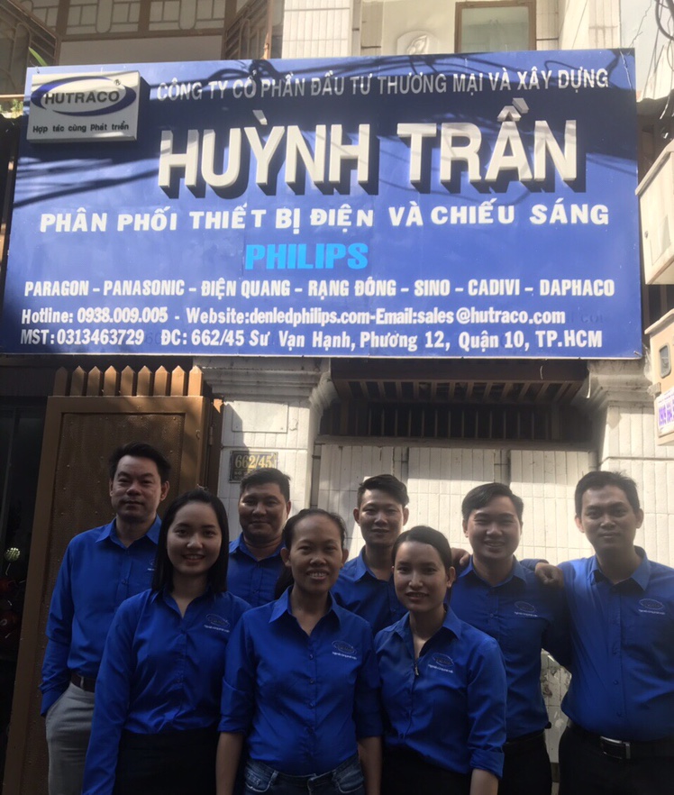 Đội ngũ nhân viện thân thiện tại công ty Huỳnh Trần Đội ngũ nhân viện thân thiện tại công ty Huỳnh Trần