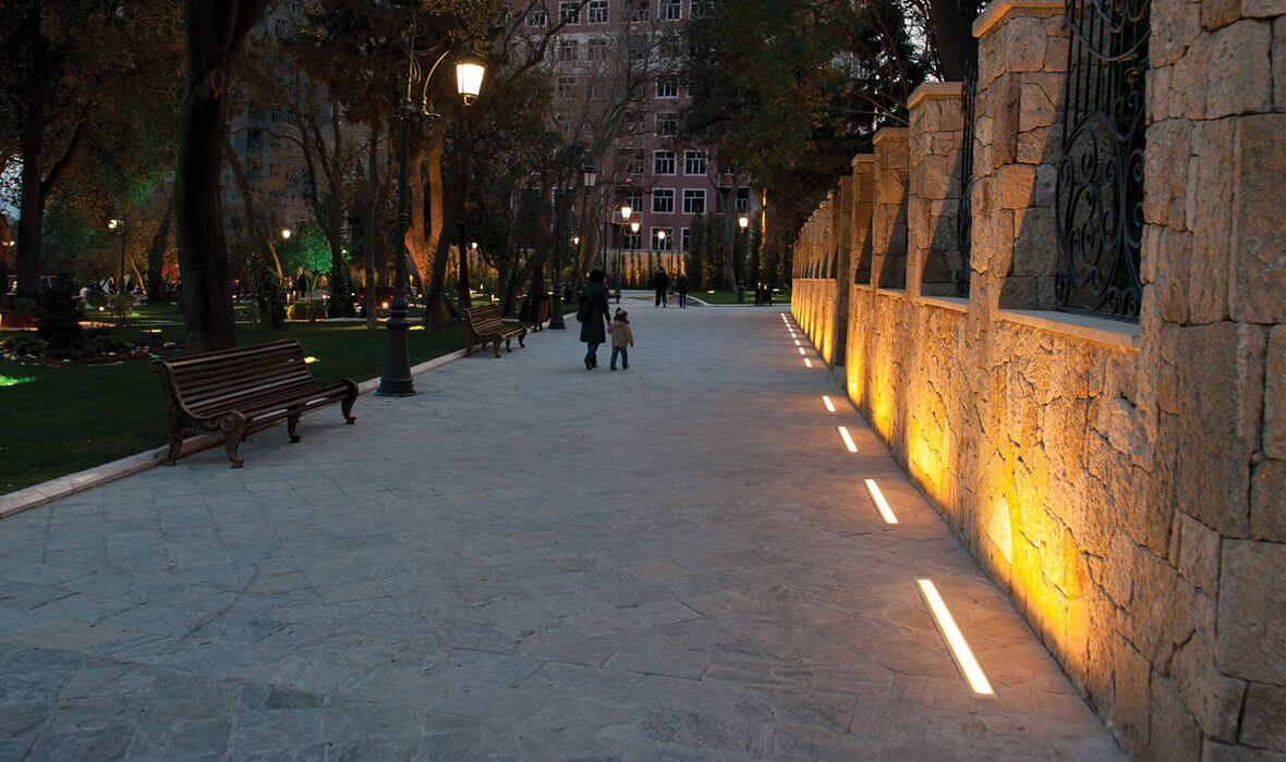 So sánh hệ thống chiếu sáng ngoài trời: Đèn pha Led Floodlight và đèn Halogen So sánh hệ thống chiếu sáng ngoài trời: Đèn pha Led Floodlight và đèn Halogen