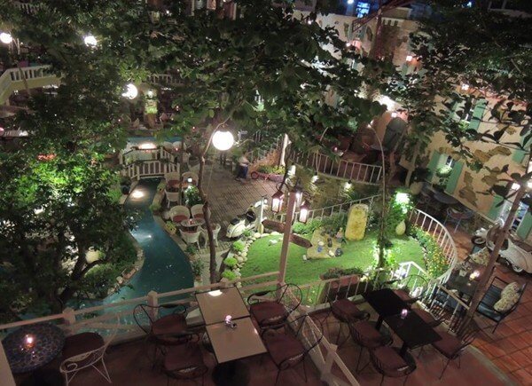 Sử dụng đèn LED cảnh quan sân vườn cho quán cafe sân vườn Sử dụng đèn LED cảnh quan sân vườn cho quán cafe sân vườn