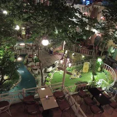 Sử dụng đèn LED cảnh quan sân vườn cho quán cafe sân vườn