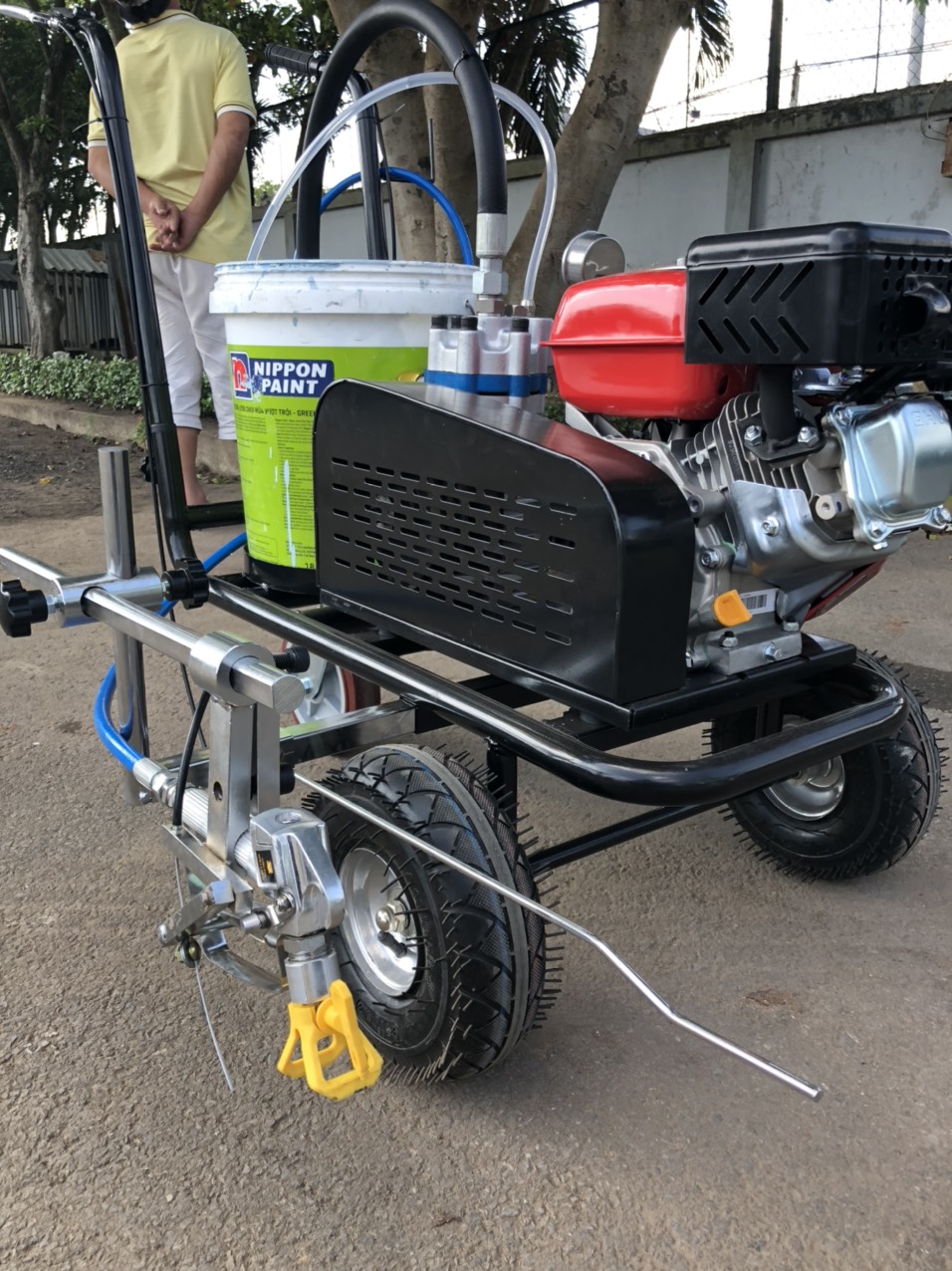 máy phun sơn vạch kẻ đường KT-30 (1) máy phun sơn vạch kẻ đường KT-30 (1)