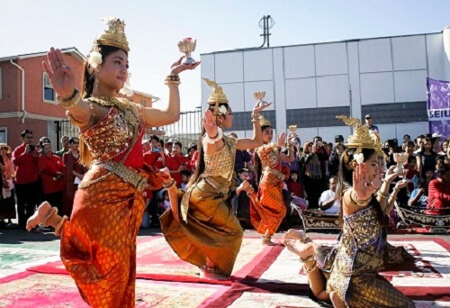 khmer-new-year-clothes khmer-new-year-clothes